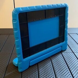 NWOT BMOUO kids case for IPAD 9th/8th/7th Generation‎ 10.2 inch